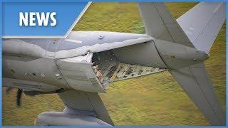 US Air Force crew DANGLE out the rear door of ‎C-130 Hercules