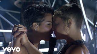 Halsey - Without Me (Live From The Billboard Music Awards)